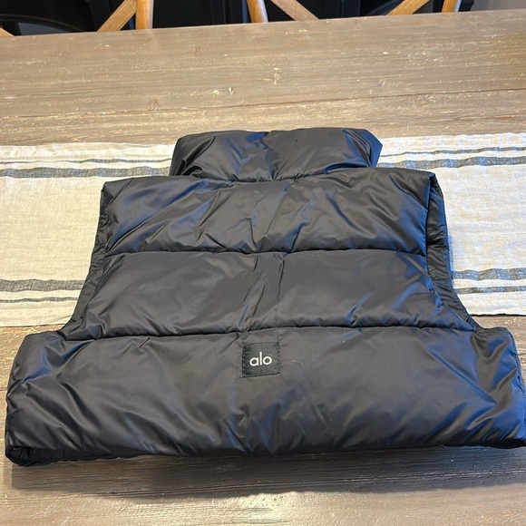 Alo cropped puffer vest - Picture 5 of 6